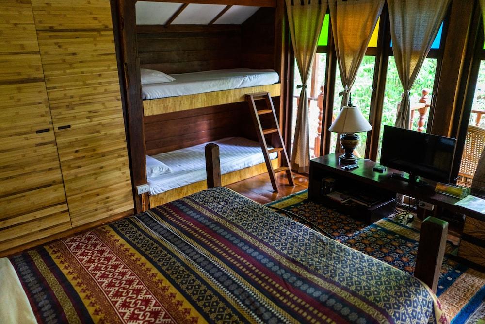 Rice Barn And Rumah tetamu Hang Dong